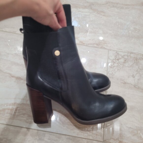 Tommy Hilfiger Britton Women’s Ankle Boots. Leather. Black. Gold tone. Size 7.5. - Picture 8 of 14